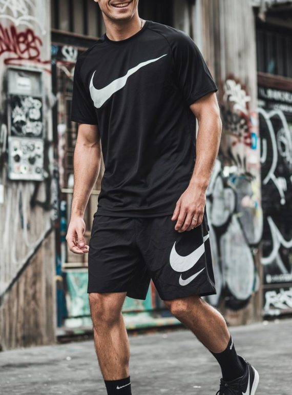 a-medium-shot-of-a-man-smiling-while-wearing-a-hea-iQK84yphTz-AAculFxZbVg-NeQjwDo8QJeGhePymDOJ0Q Fournisseur de Chaussures de Marque en Belgique